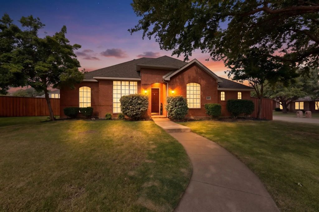 8406 Lexington Court, Rowlett
