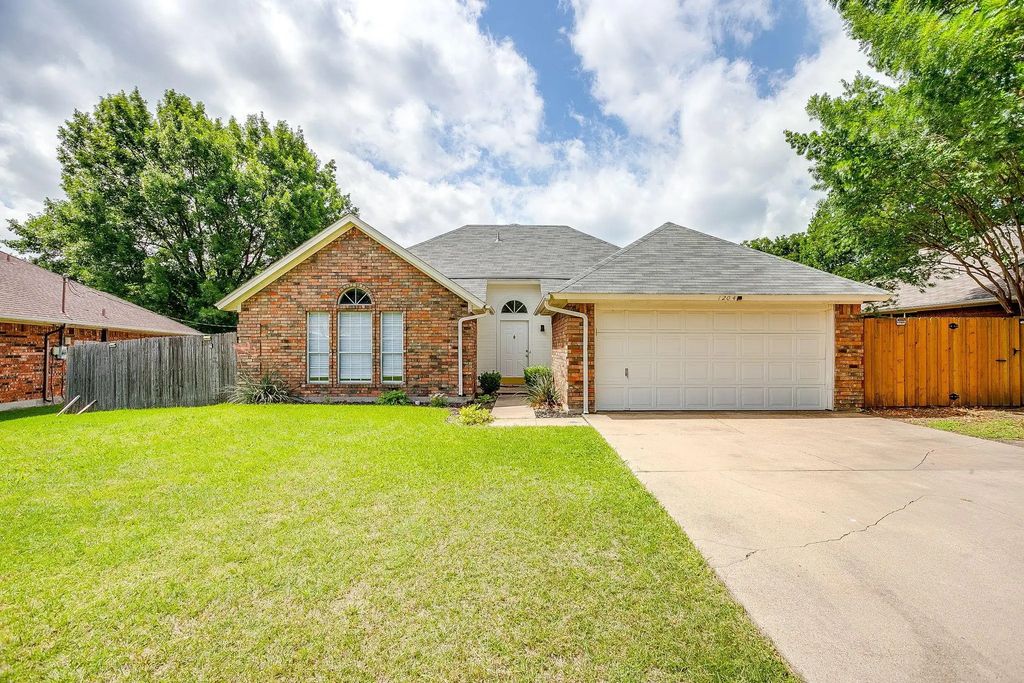 1204 Dogwood Drive, Benbrook