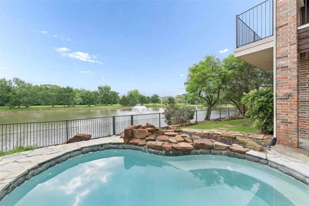 712 Castle Creek Drive, Coppell