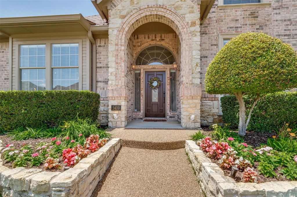 2409 Bedford Circle, Bedford