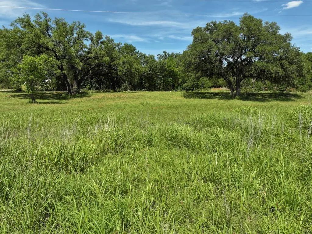 325 County Road 526, Hico