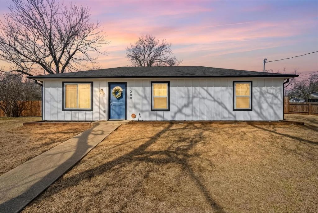 1200 N 5th Street, Waco