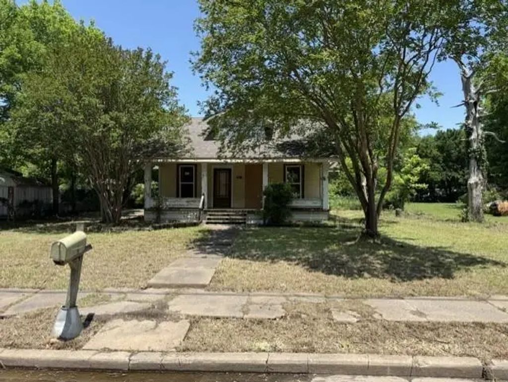 812 W 10th Street, Bonham