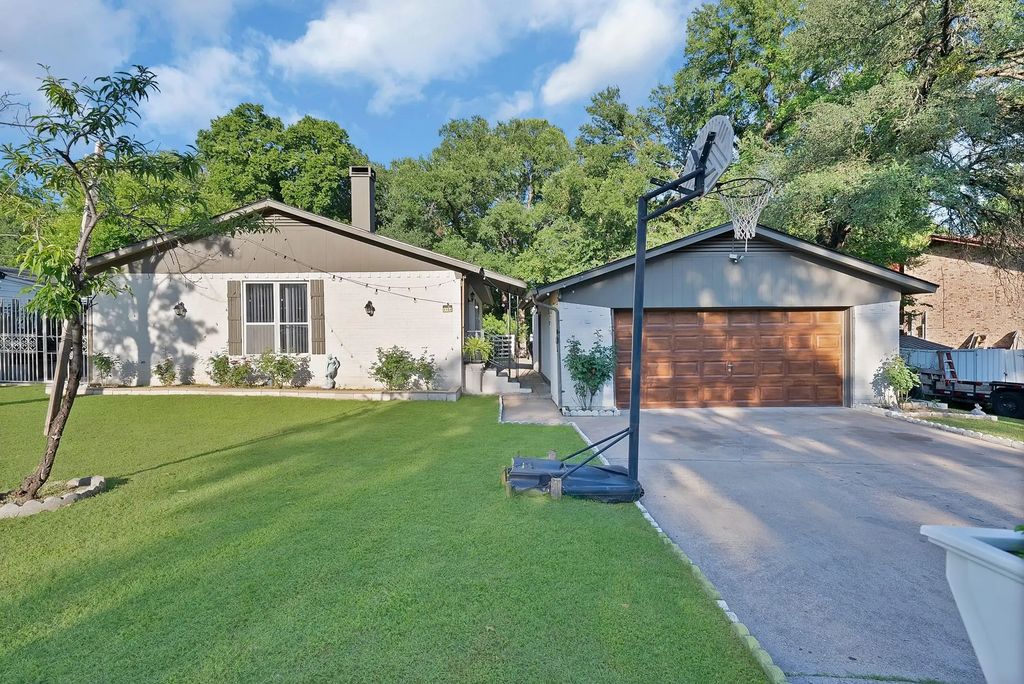 1124 Tyra Lane, Fort Worth
