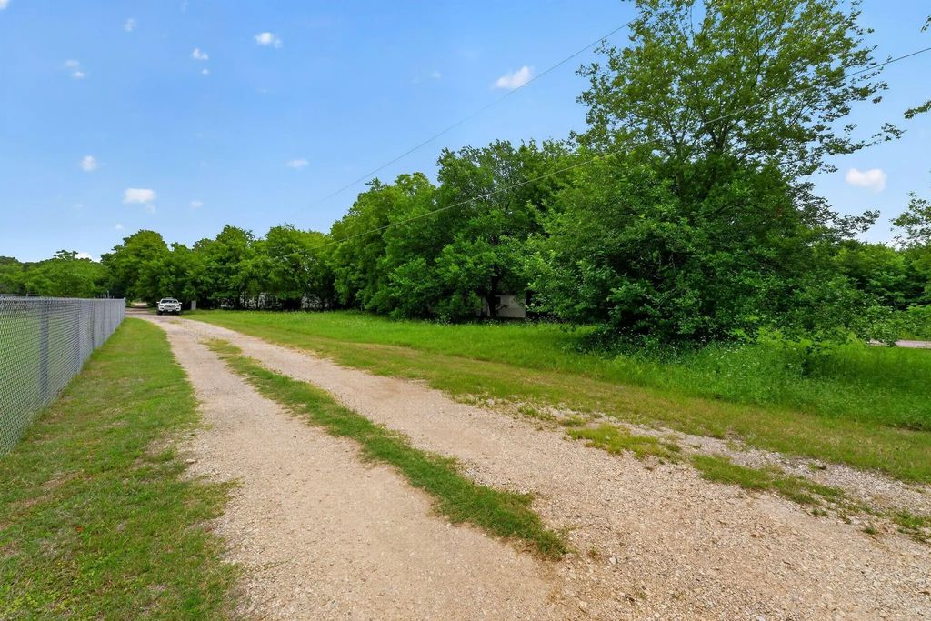 4002 Curry Road, Arlington