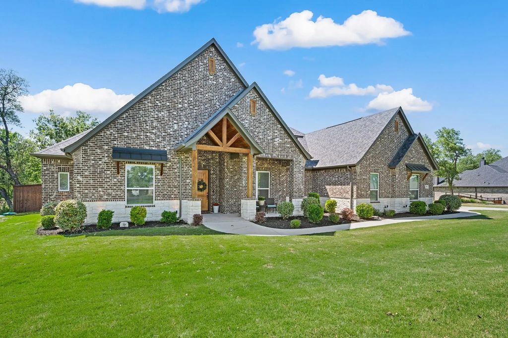 200 Clayton Xing, Springtown
