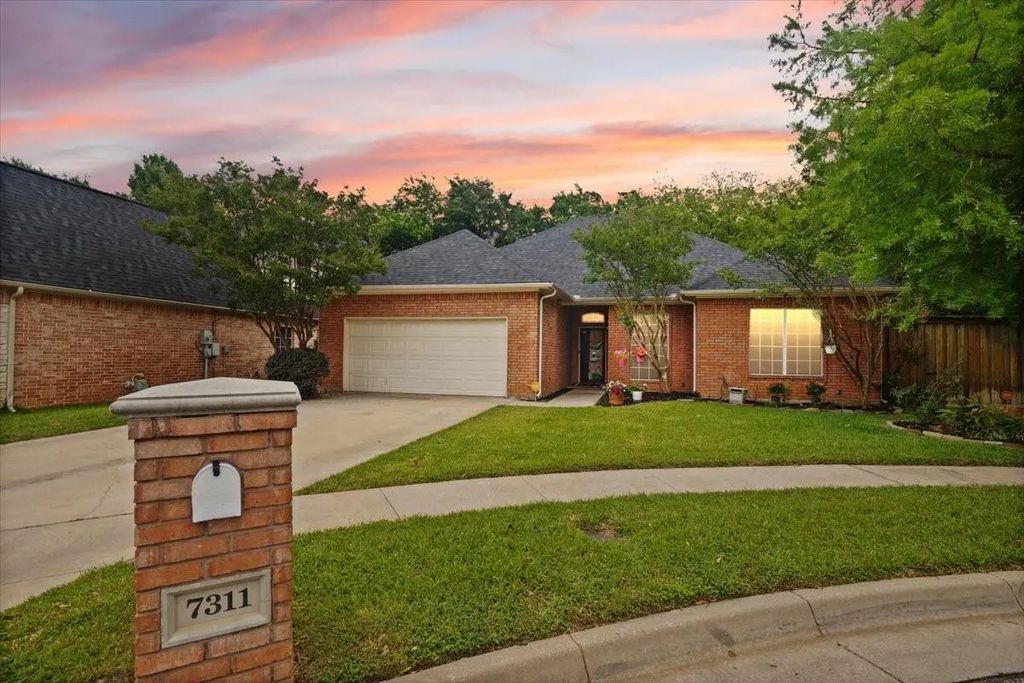 7311 Heritage Oaks Drive, Arlington