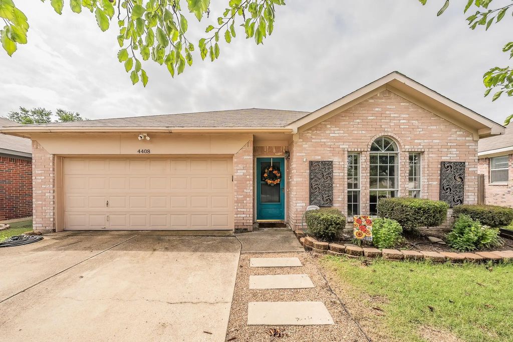 4408 Park Creek Court, Fort Worth