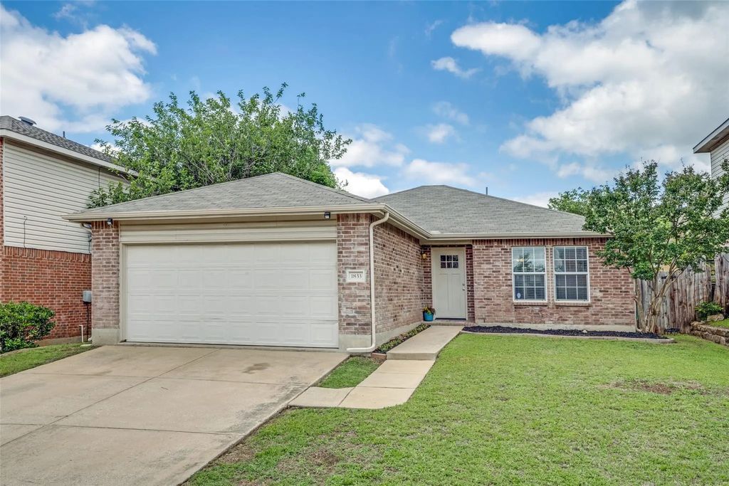 1833 Diamond Lake Trail, Fort Worth