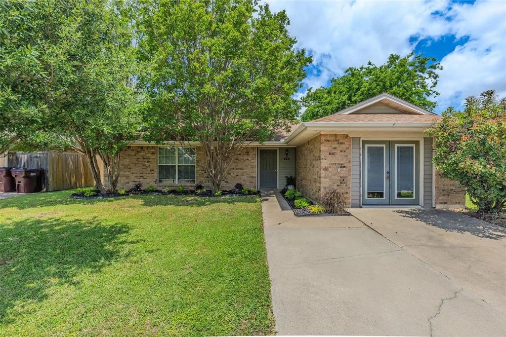 824 Meadowdale Drive, Royse City