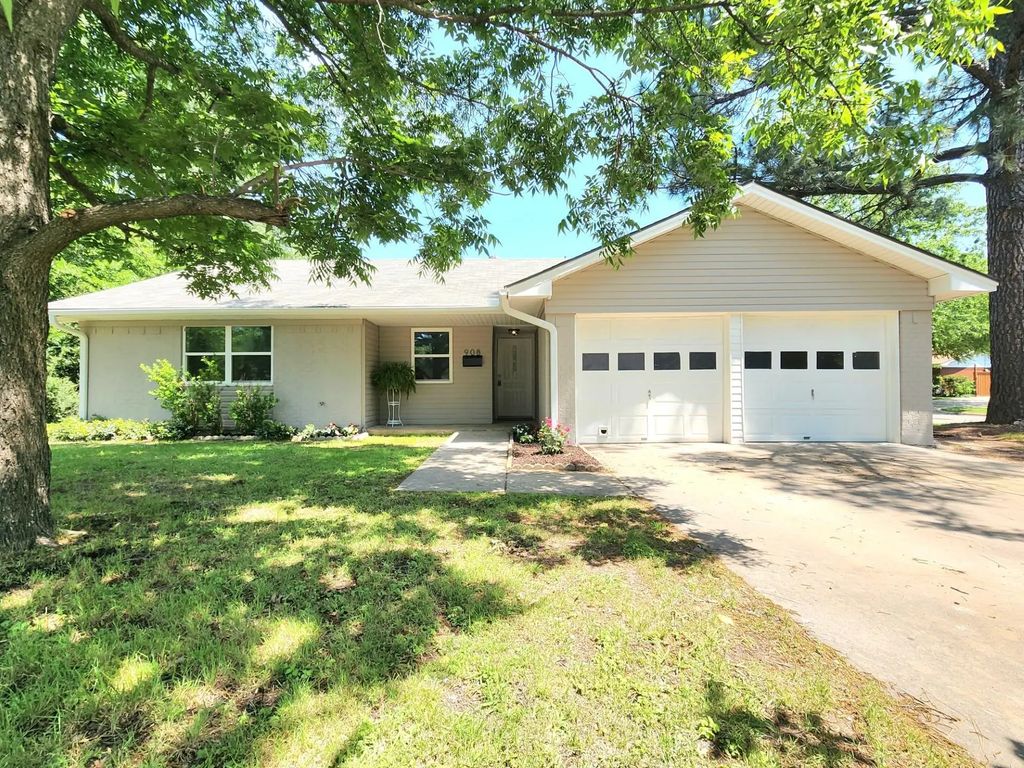908 Dover Circle, Gainesville