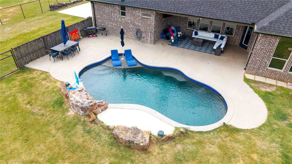 294 County Road 3386, Paradise