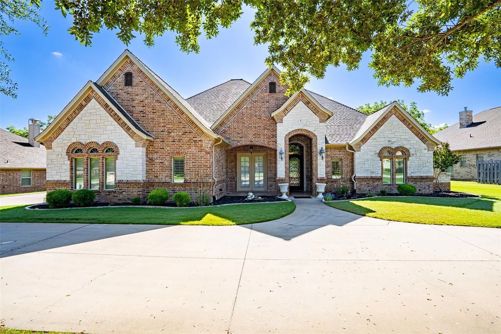 6417 Colonial Drive, Granbury
