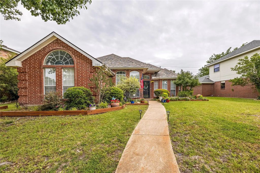 1104 Old Knoll Drive, Wylie