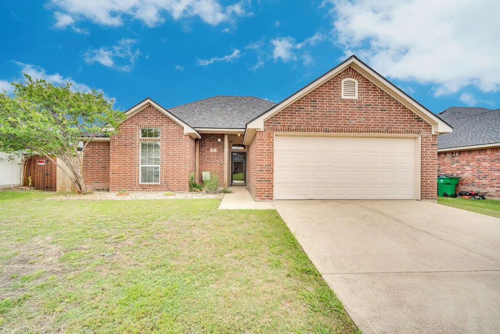 614 Jordan Lane, Waxahachie