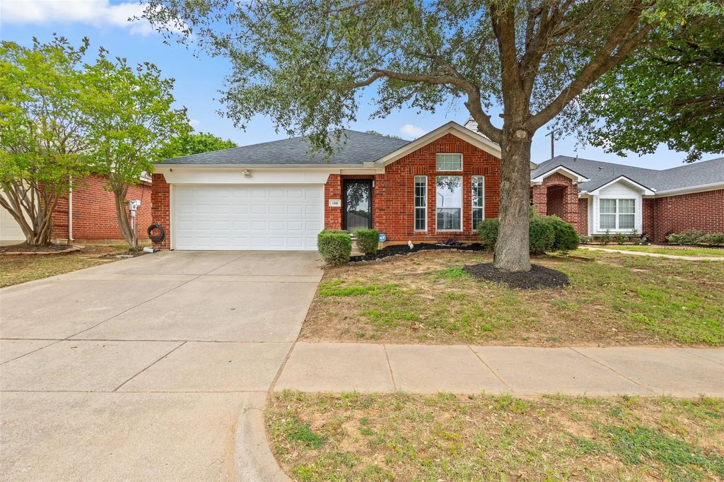 136 Goldeneye Lane, Fort Worth