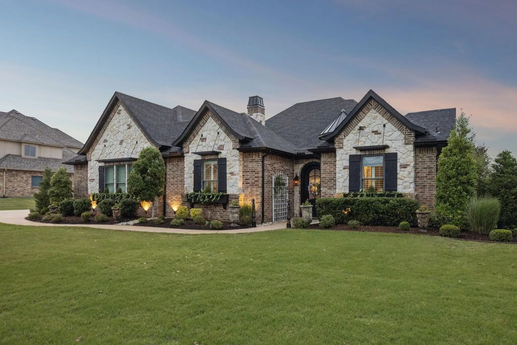 105 Eagles Peak Lane, Double Oak