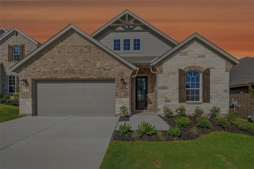 824 Elmstead Drive, Fort Worth