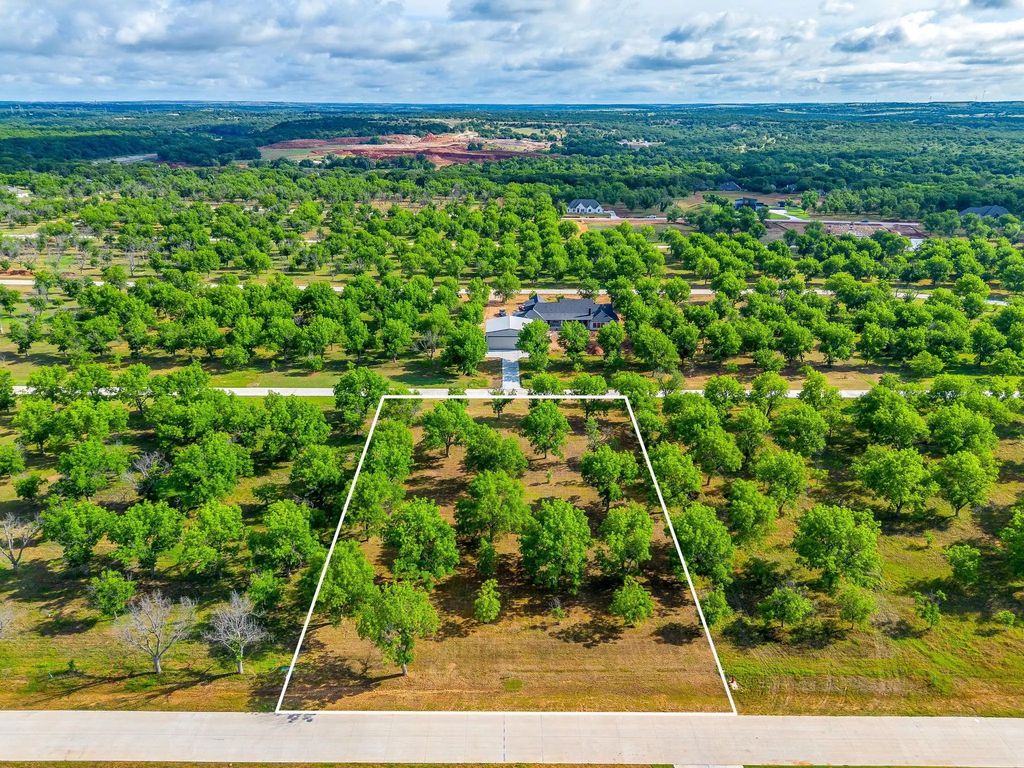 1624 Earhart Drive, Granbury