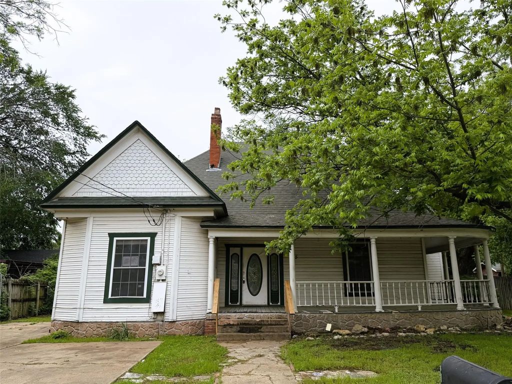 215 Heath Street, Cleburne