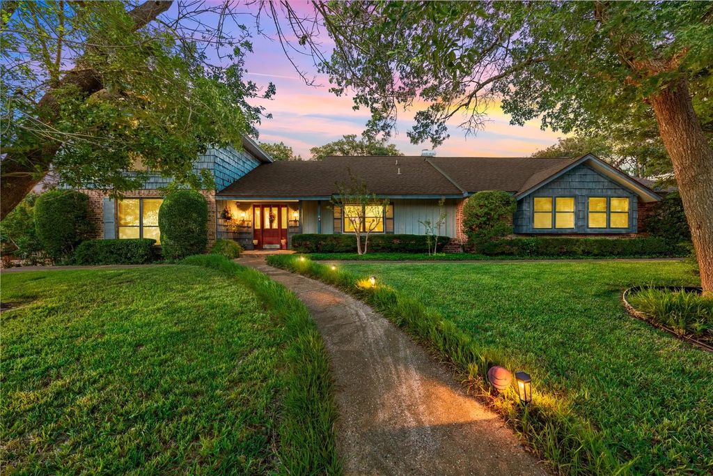 10011 Lost Oak Ridge Drive, Woodway