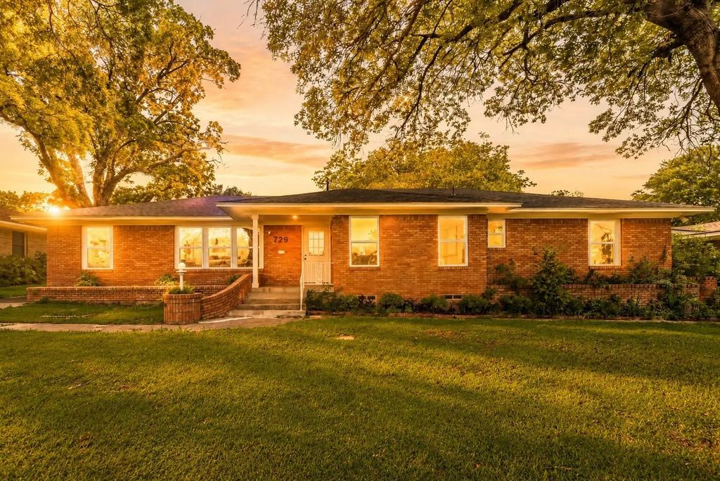729 Town Creek Drive, Dallas