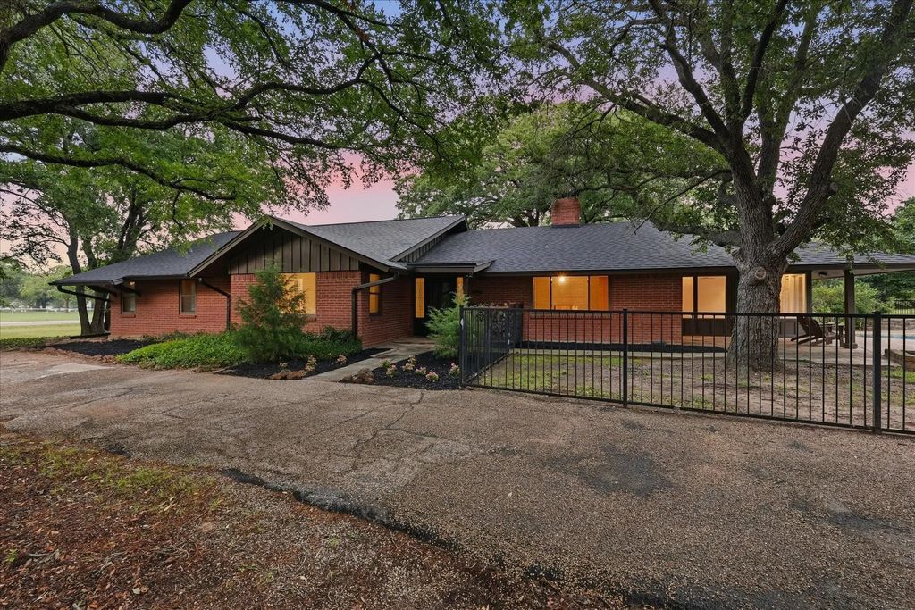 3694 Green Meadow Lane, Flower Mound
