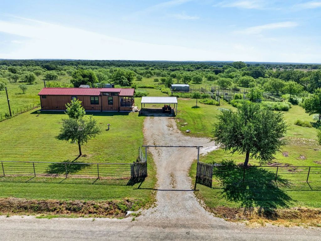 2401 Lamkin Road, Mineral Wells