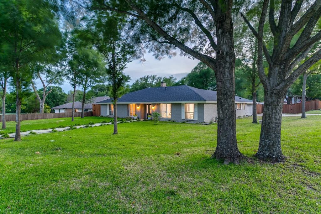 1210 Oakwood Trail, Southlake