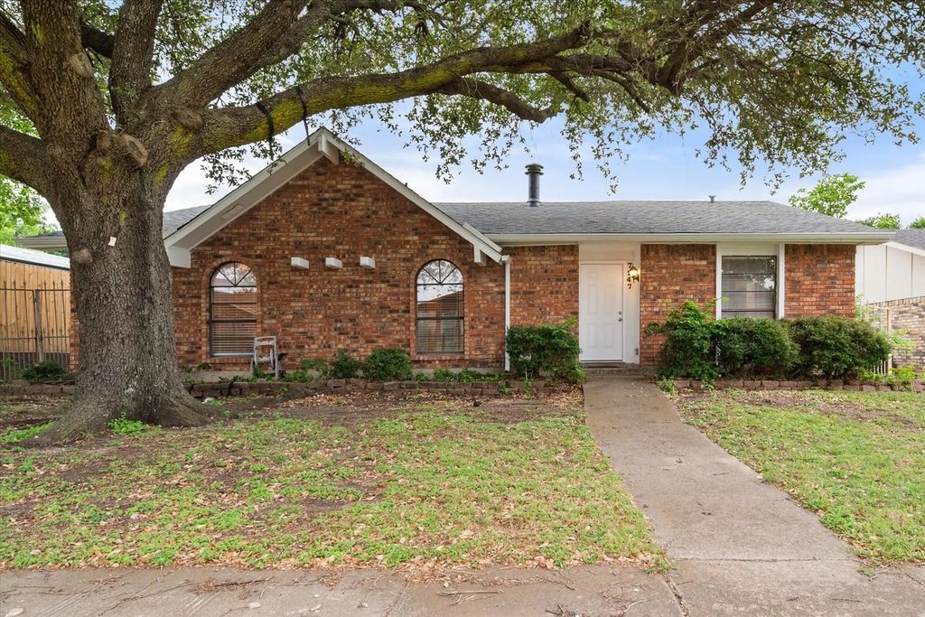 7247 Long Canyon Trail, Dallas