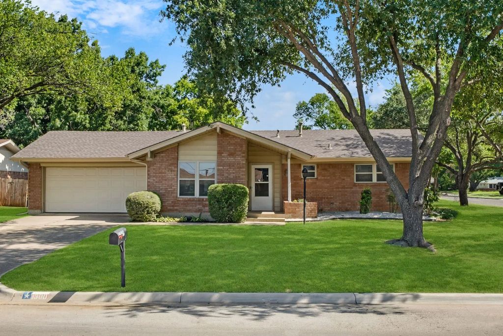1300 Amherst Drive, Denton