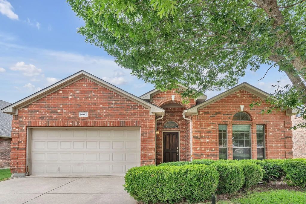 1602 Deer Crossing Drive, Arlington
