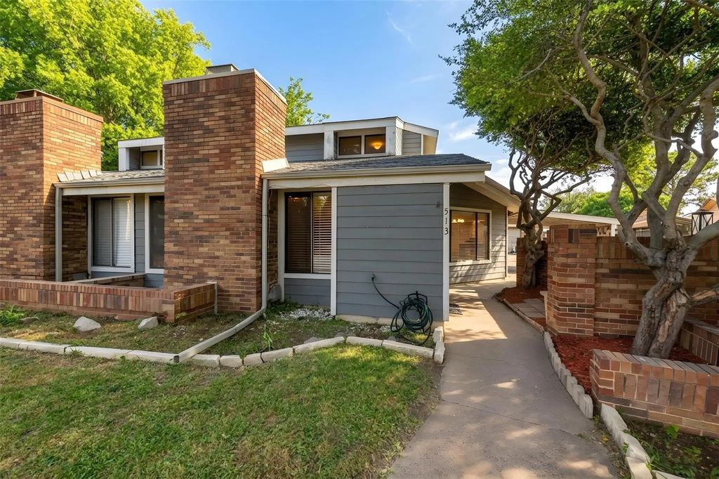 513 Hunters Glen Street, Lewisville