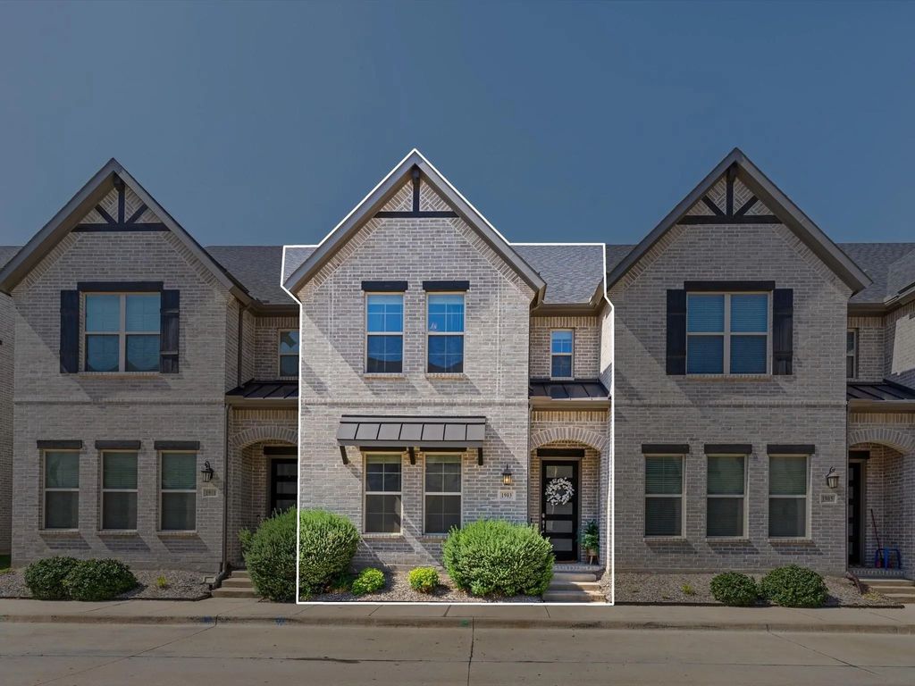 1903 Melinda Lane, Farmers Branch