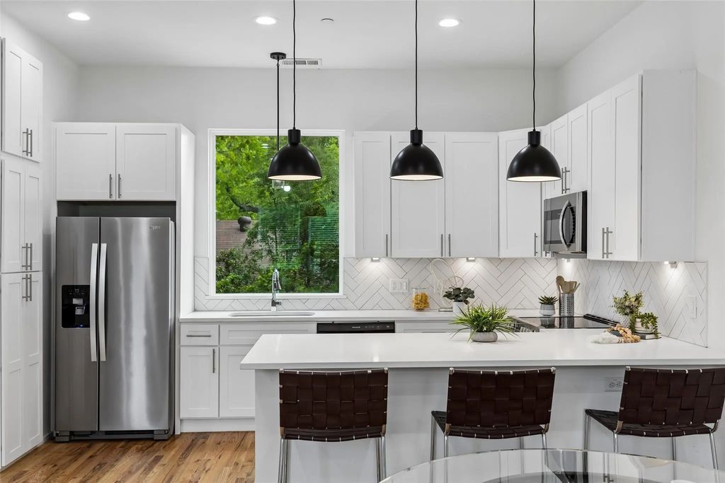 5647 Live Oak Street 105, Dallas