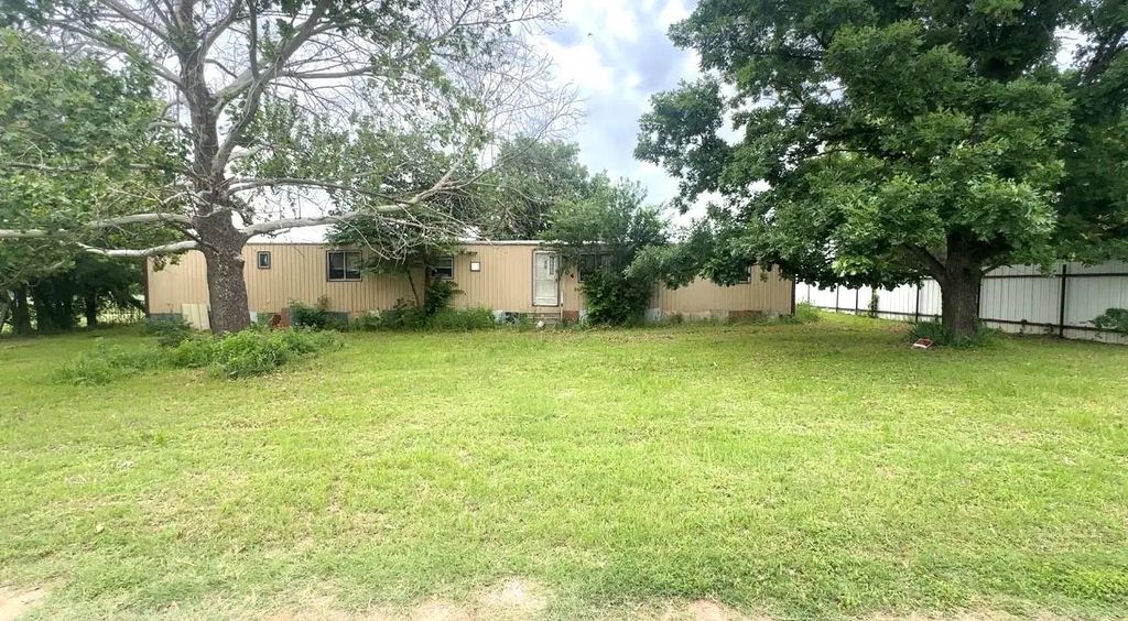 104 Lockwood Street, Comanche