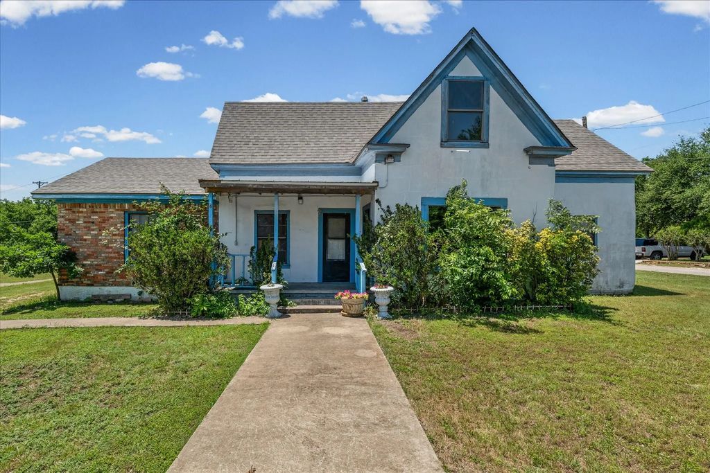 700 N 3rd Street, McGregor