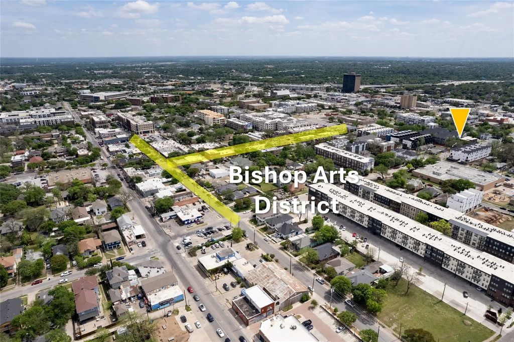112 N Adams Avenue, Dallas