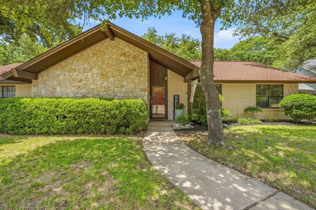 1014 N Charlotte Avenue, Stephenville
