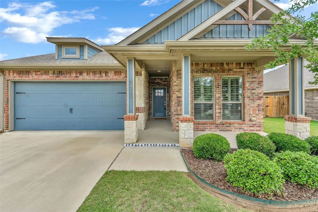 933 E 5th Street, Springtown