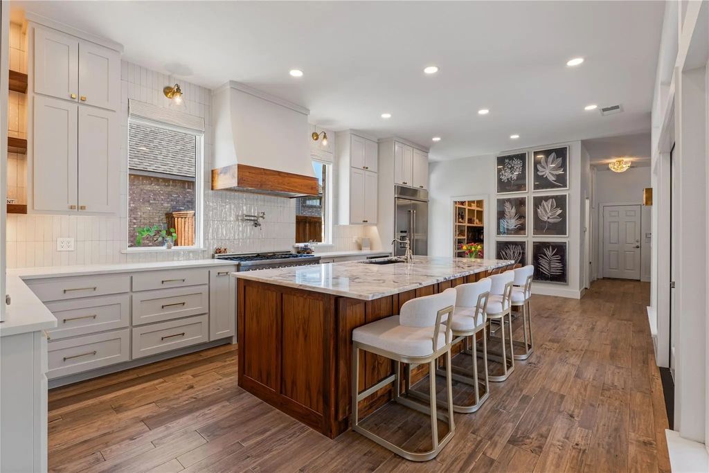 819 Hills Creek Drive, McKinney