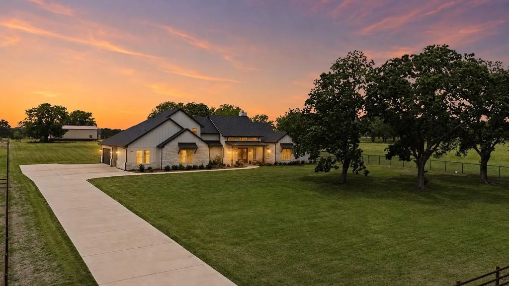 1406 Kara Trail, Van Alstyne