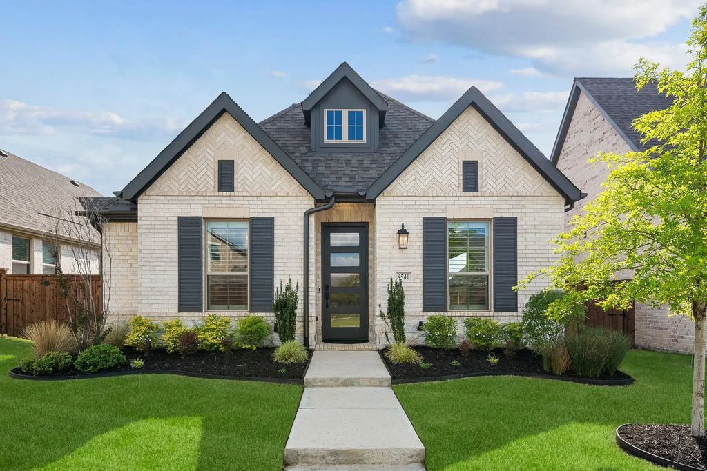 8540 Bankside, The Colony