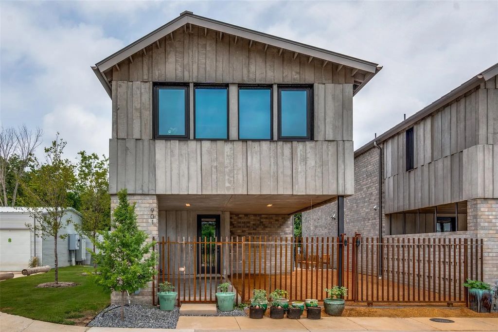 903 Blackland Court, Dallas