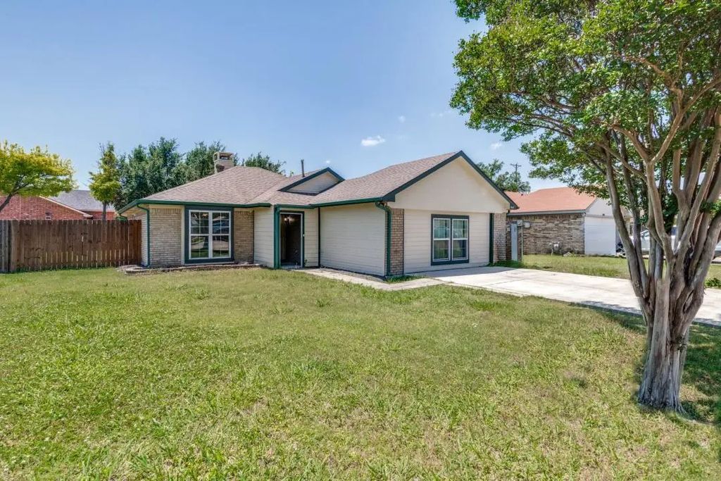 7410 Jessica Way, Rowlett