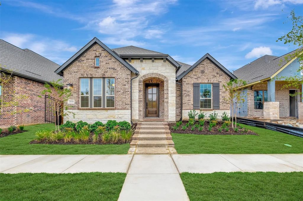 2114 Spotted Fawn Drive, Arlington
