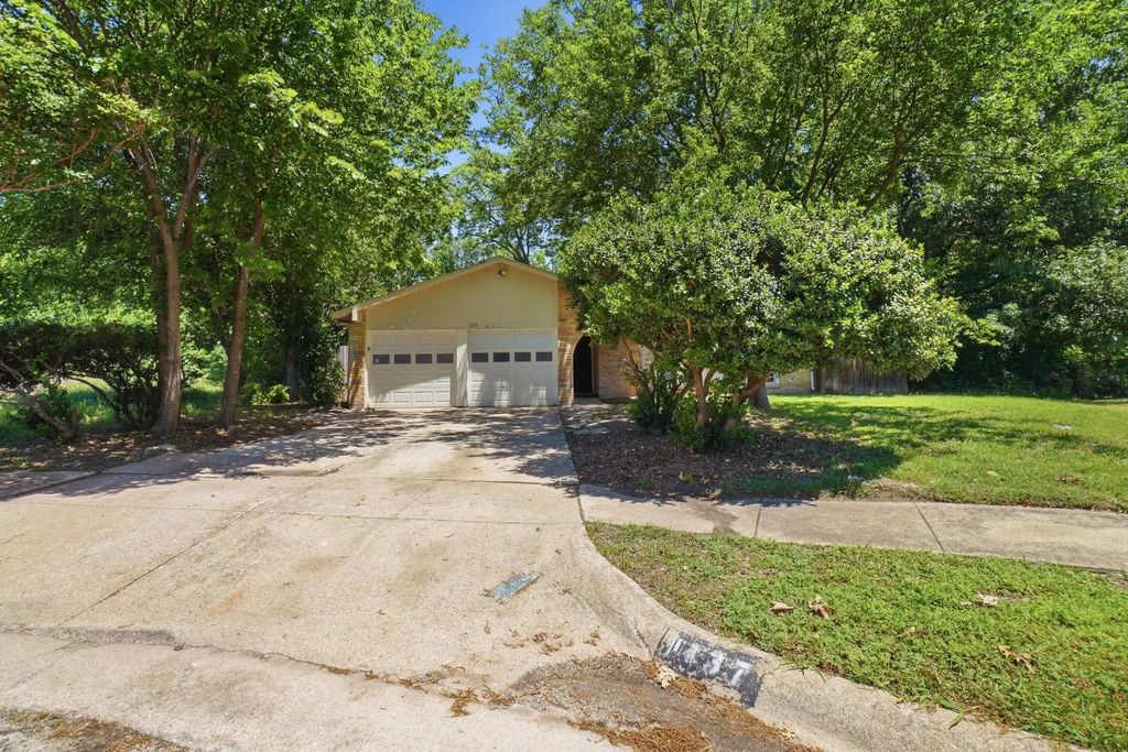 1137 Meadow Creek Court, Lancaster