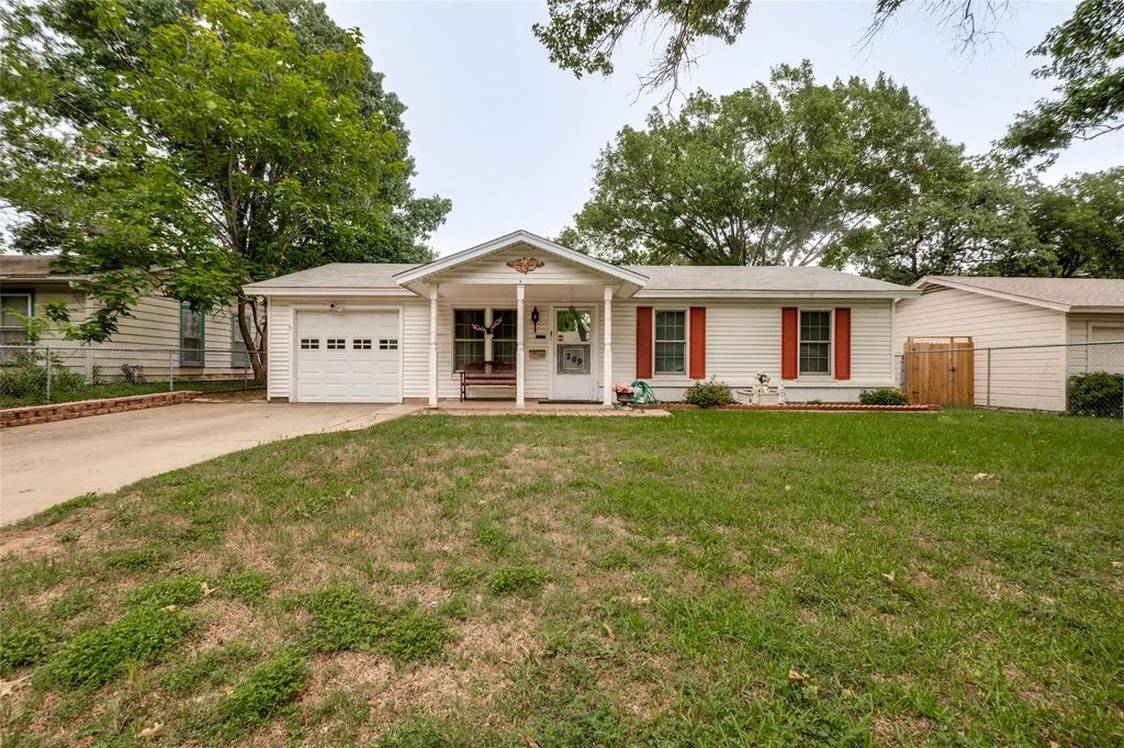 209 Helen Drive, Arlington
