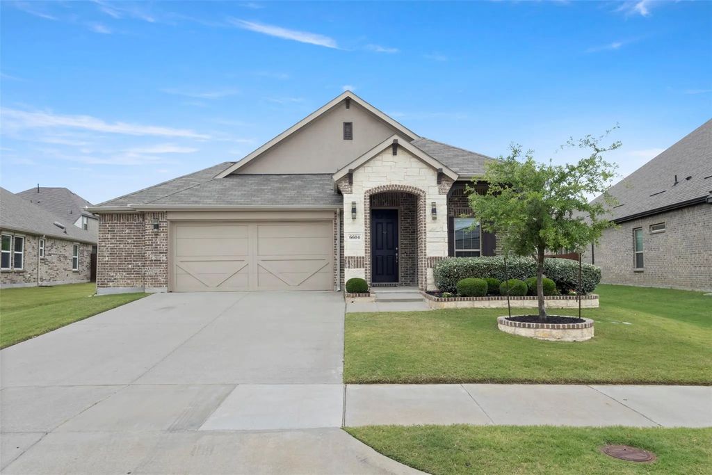 6604 Cedarhurst Court, Denton