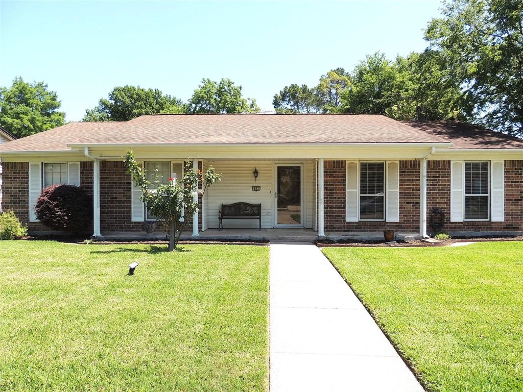 953 Meadowdale Circle, Garland